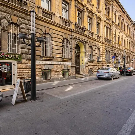 Joyous Era Apartament *