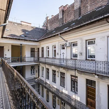 Joyous Era Budapest