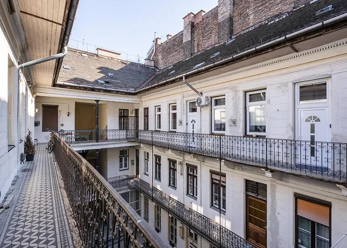 Joyous Era 布达佩斯