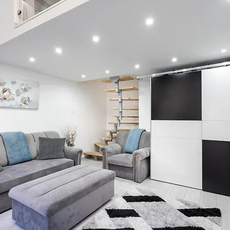 Joyous Era * Budapeste