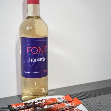 Joyous Era Budapeste